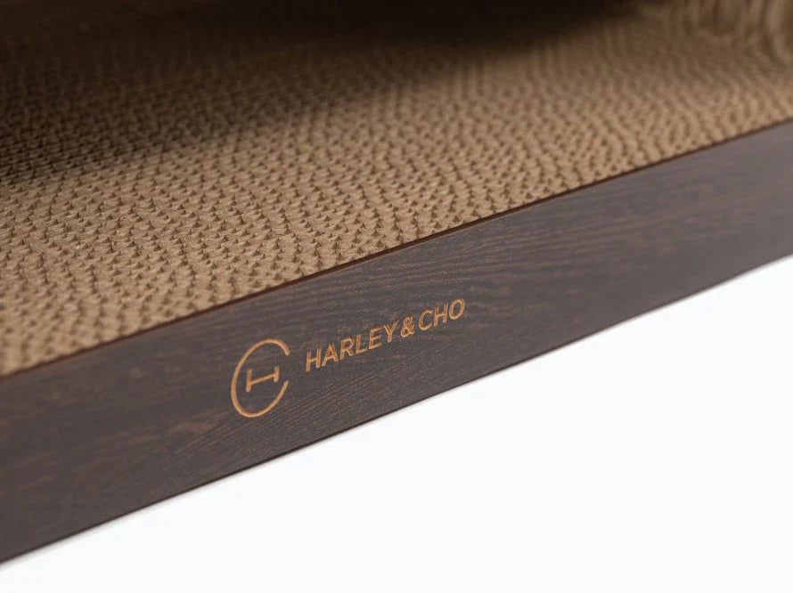 CAVE Kratzbrett / interaktives Katzen Spielzeug / Kratzmöbel HARLEY & CHO