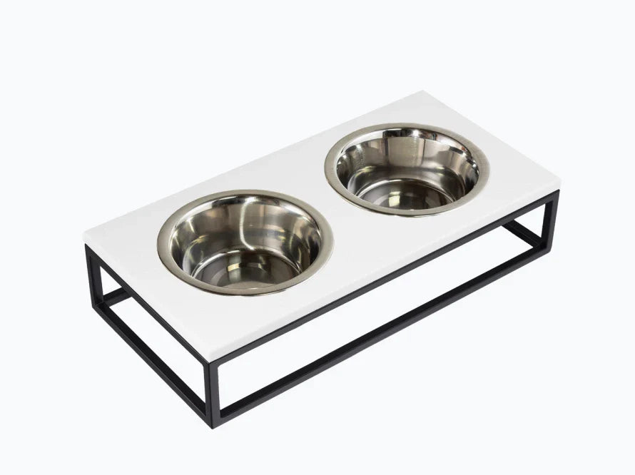 LUNCH BAR Katzennapf / Kunststein Napfständer mit zwei Edelstahlnäpfen für Katzen / schwarzer Metallrahmen HARLEY & CHO
