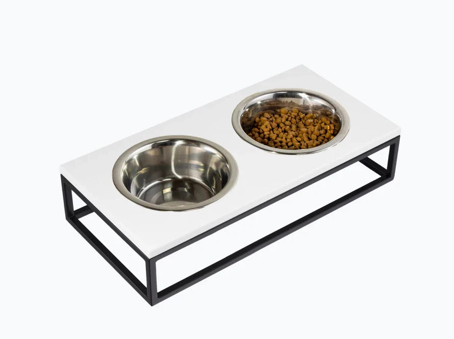 LUNCH BAR Katzennapf / Kunststein Napfständer mit zwei Edelstahlnäpfen für Katzen / schwarzer Metallrahmen HARLEY & CHO
