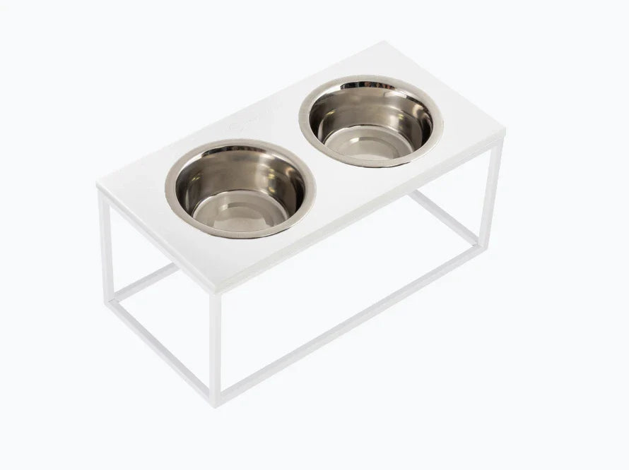 LUNCH BAR Katzennapf / Kunststein Napfständer mit zwei Edelstahlnäpfen für Katzen / weißer Metallrahmen HARLEY & CHO