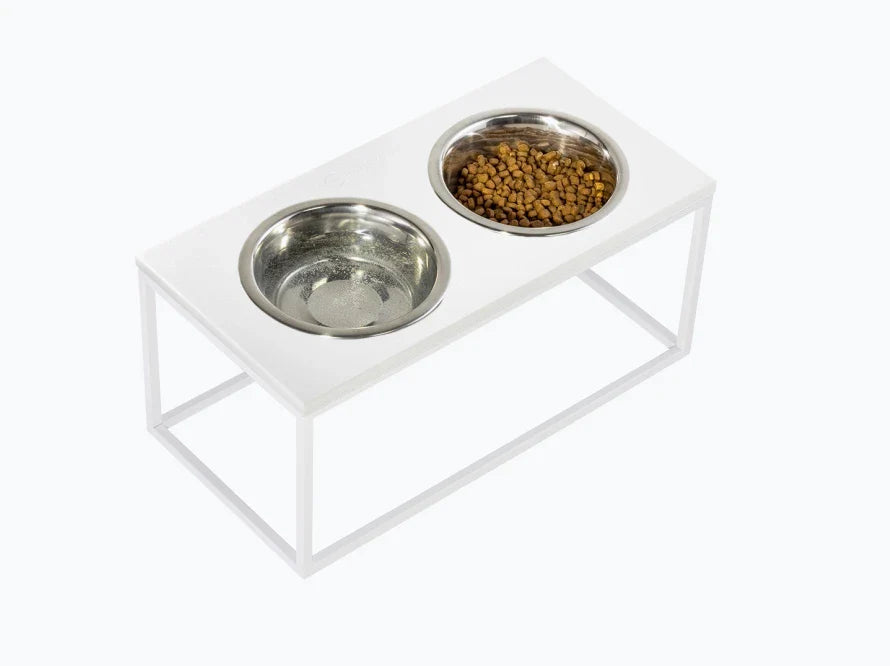 LUNCH BAR Katzennapf / Kunststein Napfständer mit zwei Edelstahlnäpfen für Katzen / weißer Metallrahmen HARLEY & CHO