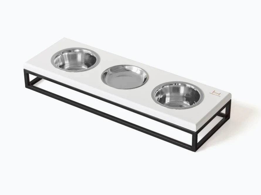 LUNCH BAR Katzennapf / Holz Napfständer mit drei Edelstahlnäpfen für Katzen / schwarzer Metallrahmen HARLEY & CHO
