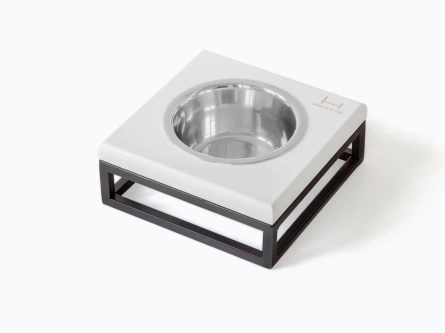 LUNCH BAR Hundenapf / Holz Napfständer mit einzelnem Edelstahlnapf für kleine Hunde / schwarzer Metallrahmen HARLEY & CHO
