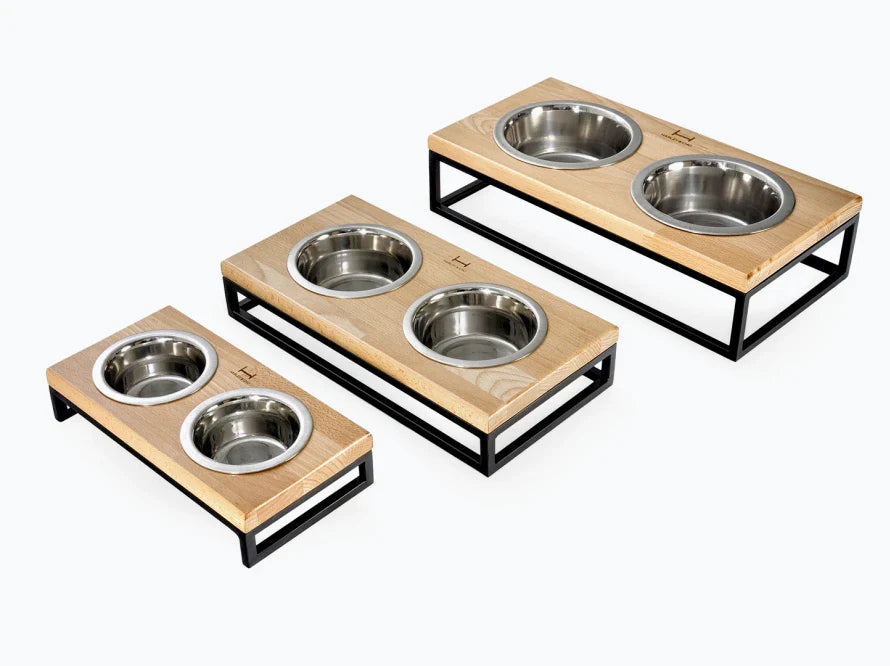 LUNCH BAR Katzennapf / Holz Napfständer mit zwei Edelstahlnäpfen für Katzen / schwarzer Metallrahmen HARLEY & CHO