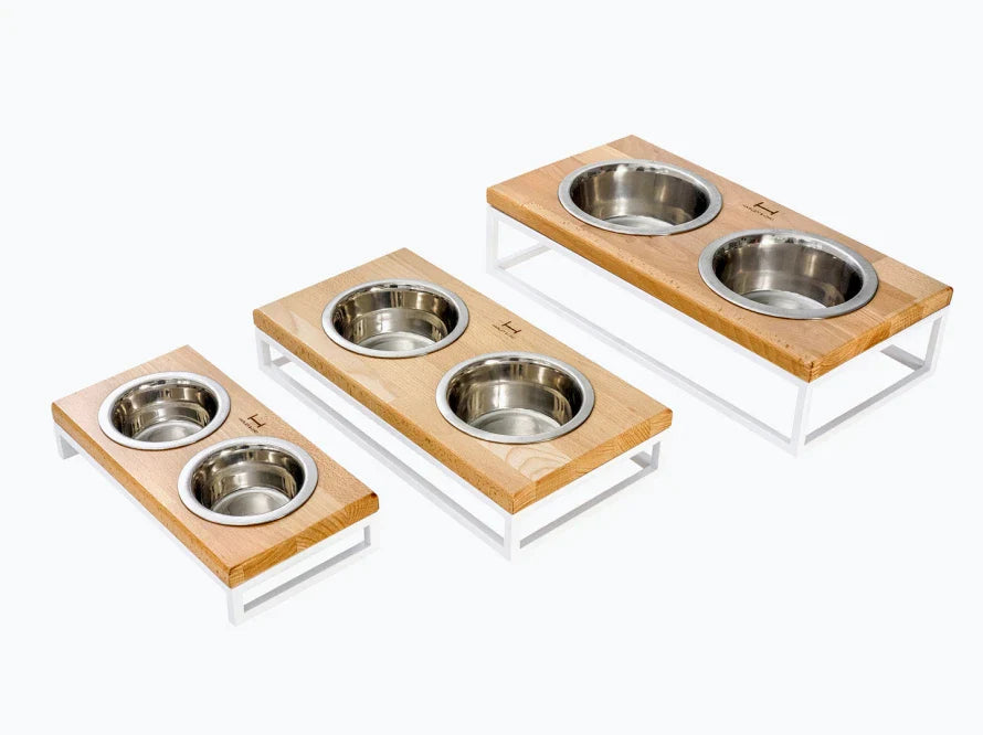 LUNCH BAR Katzennapf / Holz Napfständer mit zwei Edelstahlnäpfen für Katzen / weißer Metallrahmen HARLEY & CHO