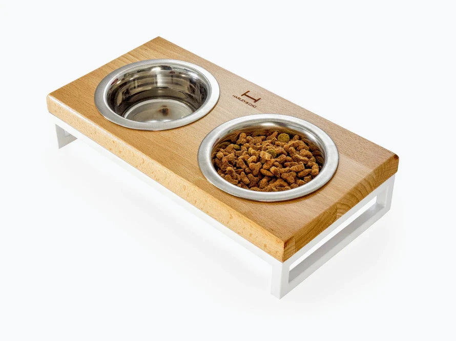 LUNCH BAR Katzennapf / Holz Napfständer mit zwei Edelstahlnäpfen für Katzen / weißer Metallrahmen HARLEY & CHO