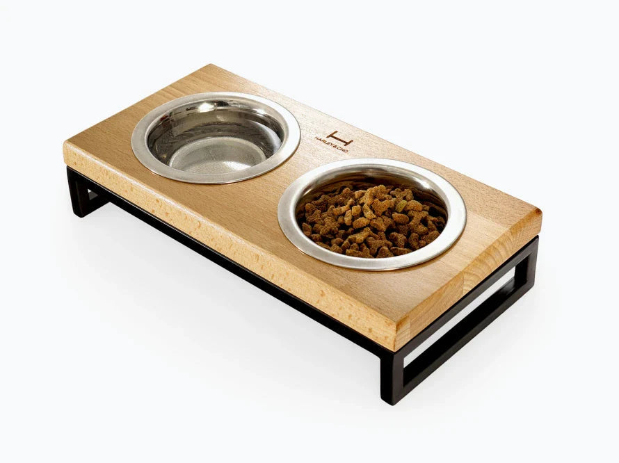 LUNCH BAR Katzennapf / Holz Napfständer mit zwei Edelstahlnäpfen für Katzen / schwarzer Metallrahmen HARLEY & CHO