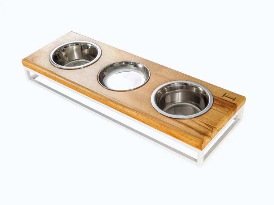 LUNCH BAR Katzennapf / Holz Napfständer mit drei Edelstahlnäpfen für Katzen / weißer Metallrahmen HARLEY & CHO