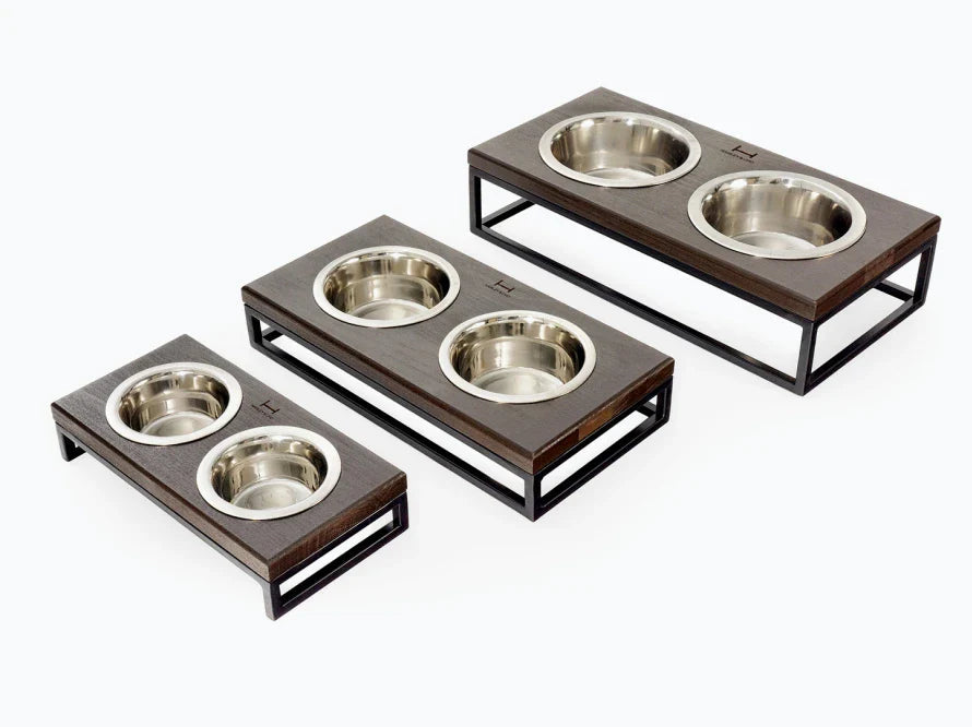 LUNCH BAR Katzennapf / Holz Napfständer mit zwei Edelstahlnäpfen für Katzen / schwarzer Metallrahmen HARLEY & CHO