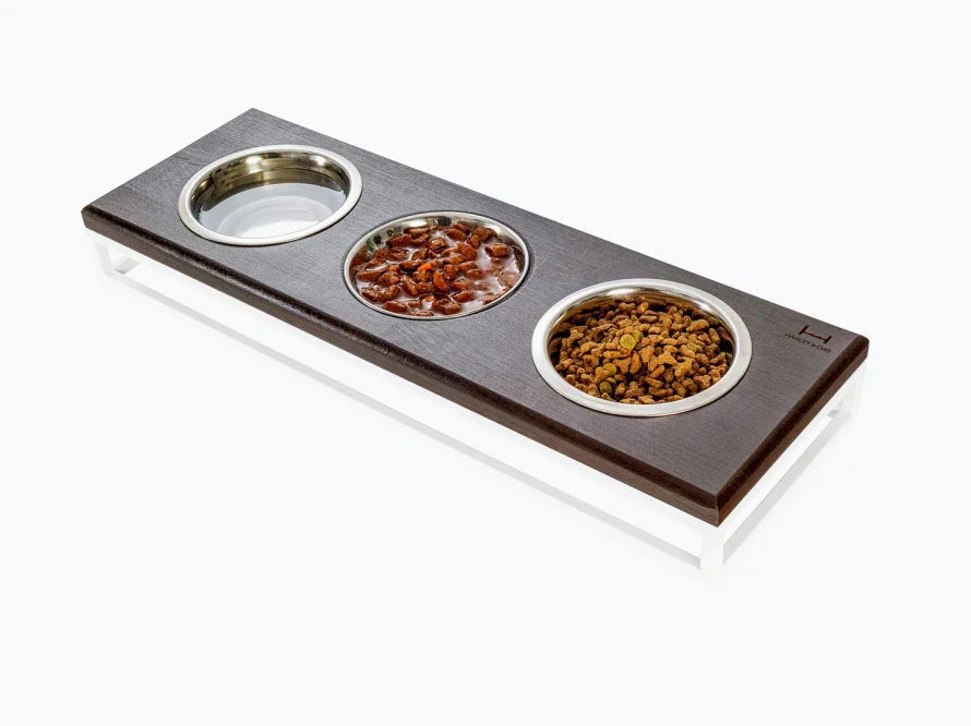 LUNCH BAR Katzennapf / Holz Napfständer mit drei Edelstahlnäpfen für Katzen / weißer Metallrahmen HARLEY & CHO