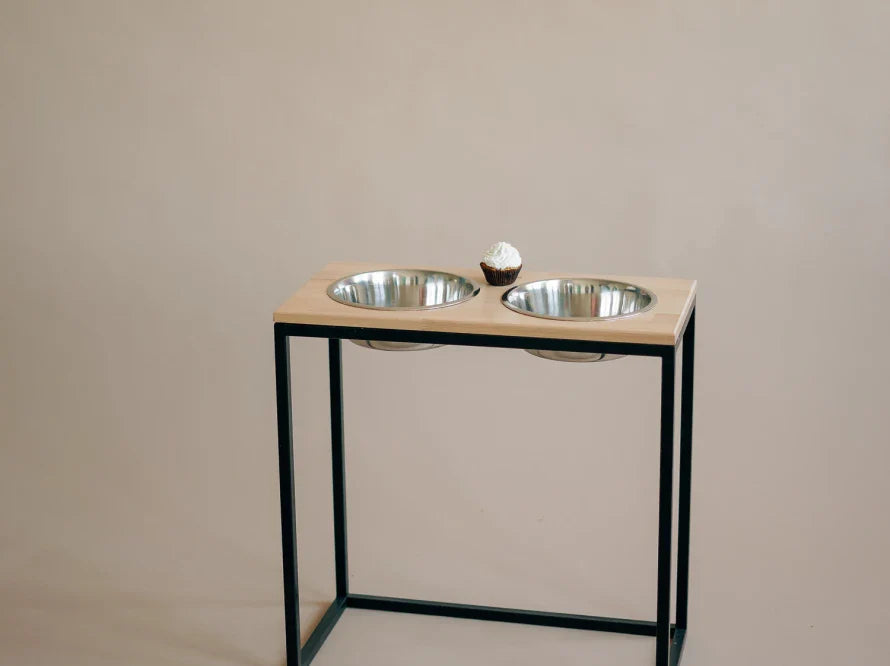 DINNER Hundenapf / Holz Napfständer mit zwei Edelstahlnäpfen für große und riesige Hunde / schwarzer Metallrahmen HARLEY & CHO