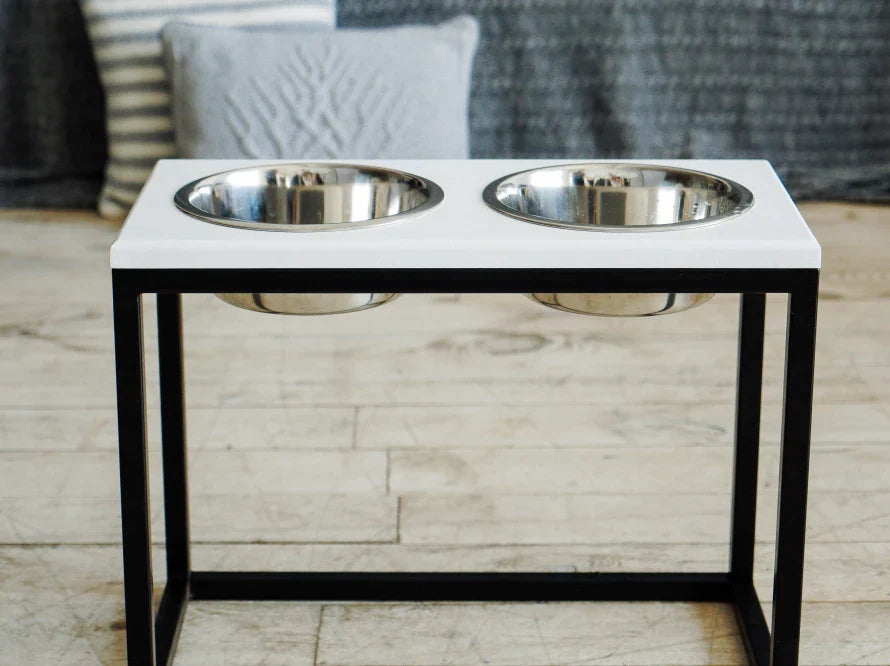 DINNER Hundenapf / Holz Napfständer mit zwei Edelstahlnäpfen für große und riesige Hunde / schwarzer Metallrahmen HARLEY & CHO