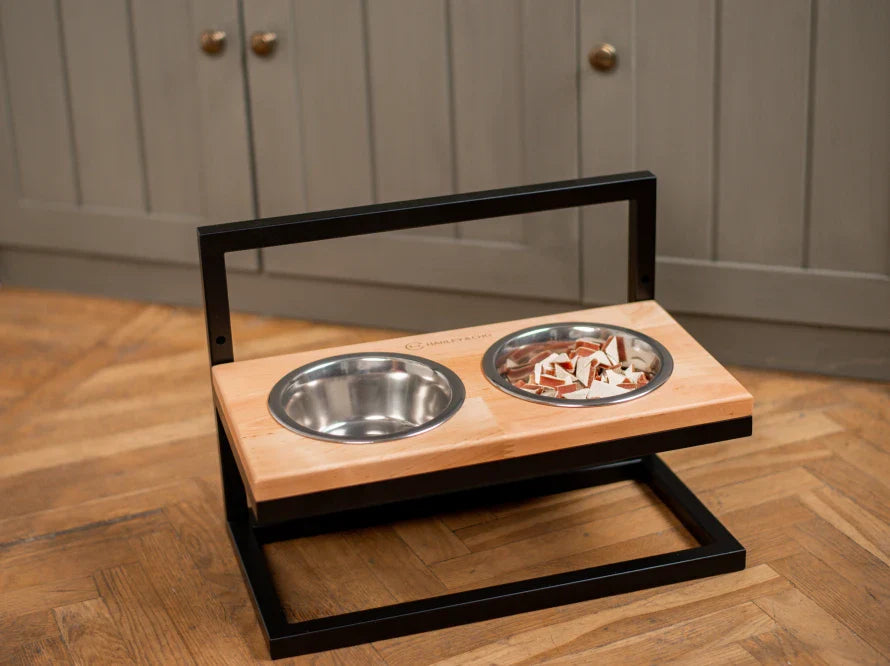 Höhenverstellbaren Hundenapf LIFT / Holz Napfständer mit zwei Edelstahlnäpfen für Hunde / schwarzer Metallrahmen HARLEY & CHO