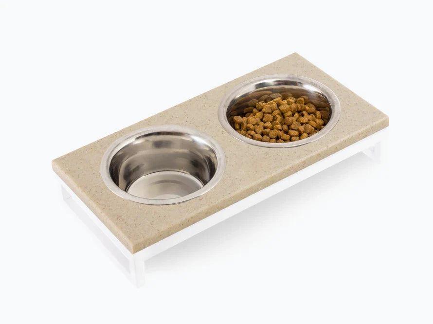 LUNCH BAR Katzennapf / Kunststein Napfständer mit zwei Edelstahlnäpfen für Katzen / weißer Metallrahmen HARLEY & CHO