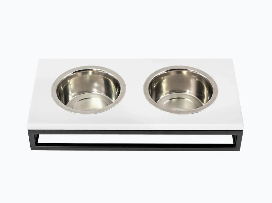 LUNCH BAR Katzennapf / Kunststein Napfständer mit zwei Edelstahlnäpfen für Katzen / schwarzer Metallrahmen HARLEY & CHO