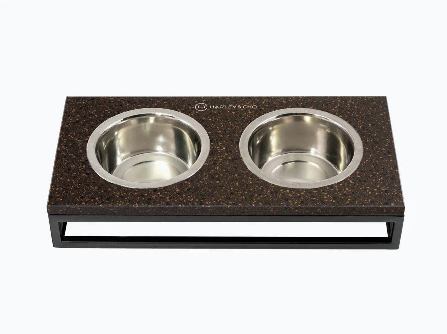 LUNCH BAR Katzennapf / Kunststein Napfständer mit zwei Edelstahlnäpfen für Katzen / schwarzer Metallrahmen HARLEY & CHO
