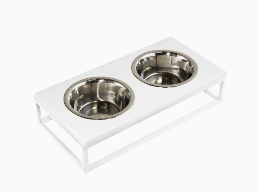 LUNCH BAR Katzennapf / Kunststein Napfständer mit zwei Edelstahlnäpfen für Katzen / weißer Metallrahmen HARLEY & CHO