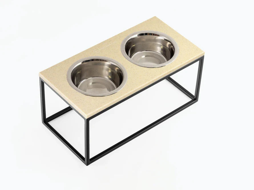 LUNCH BAR Hundenapf / Kunststein Napfständer mit zwei Edelstahlnäpfen für kleine Hunde / schwarzer Metallrahmen HARLEY & CHO