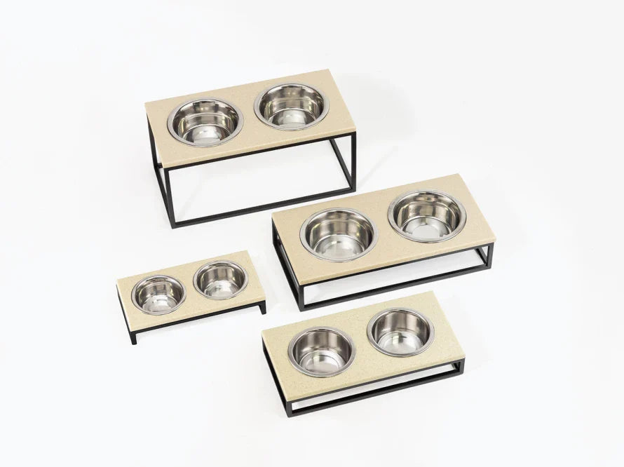 LUNCH BAR Katzennapf / Kunststein Napfständer mit zwei Edelstahlnäpfen für Katzen / schwarzer Metallrahmen HARLEY & CHO