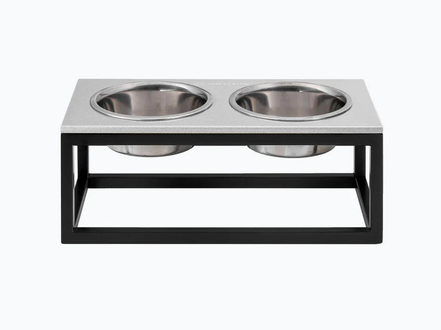 DINNER Hundenapf / Kunststein Napfständer mit zwei Edelstahlnäpfen für große und riesige Hunde / schwarzer Metallrahmen HARLEY & CHO