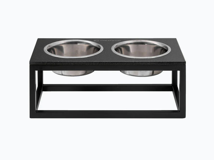 DINNER Hundenapf / Kunststein Napfständer mit zwei Edelstahlnäpfen für große und riesige Hunde / schwarzer Metallrahmen HARLEY & CHO