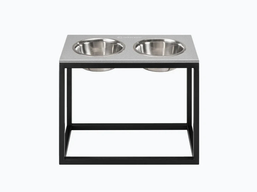 DINNER Hundenapf / Kunststein Napfständer mit zwei Edelstahlnäpfen für große und riesige Hunde / schwarzer Metallrahmen HARLEY & CHO