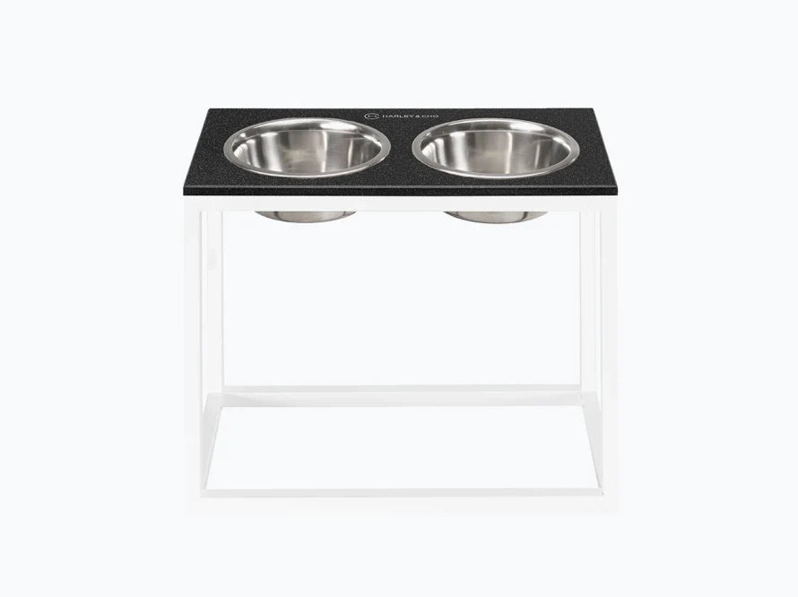 DINNER Hundenapf / Kunststein Napfständer mit zwei Edelstahlnäpfen für große und riesige Hunde / weißer Metallrahmen HARLEY & CHO