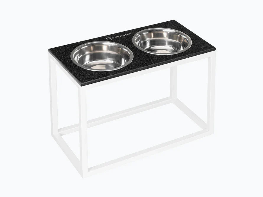 DINNER Hundenapf / Kunststein Napfständer mit zwei Edelstahlnäpfen für große und riesige Hunde / weißer Metallrahmen HARLEY & CHO