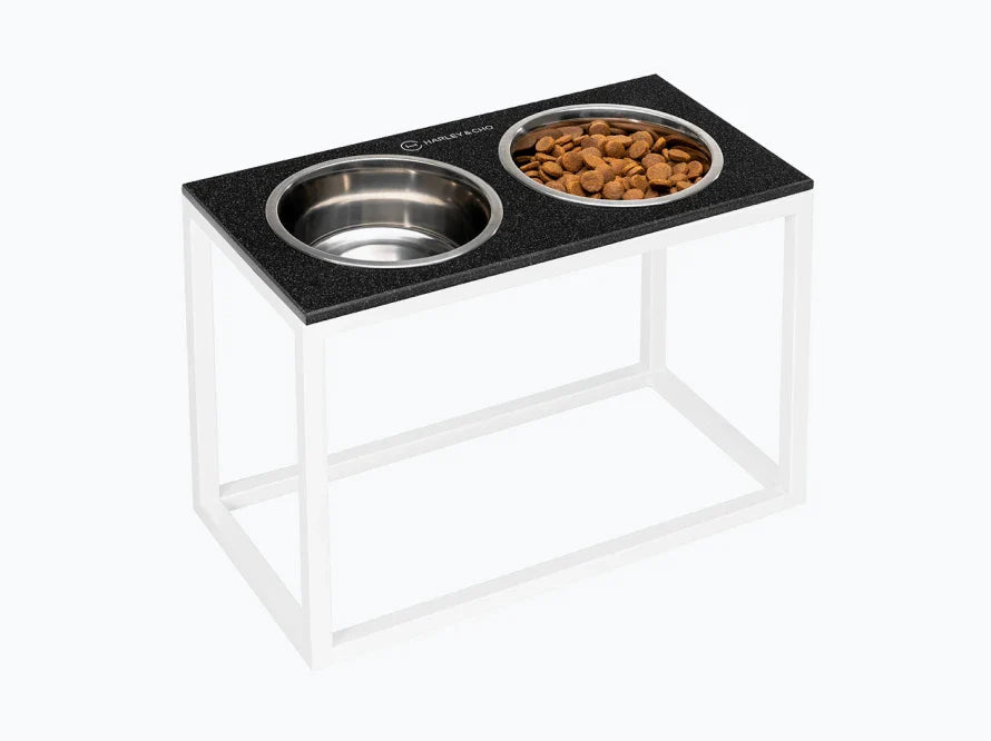 DINNER Hundenapf / Kunststein Napfständer mit zwei Edelstahlnäpfen für große und riesige Hunde / weißer Metallrahmen HARLEY & CHO
