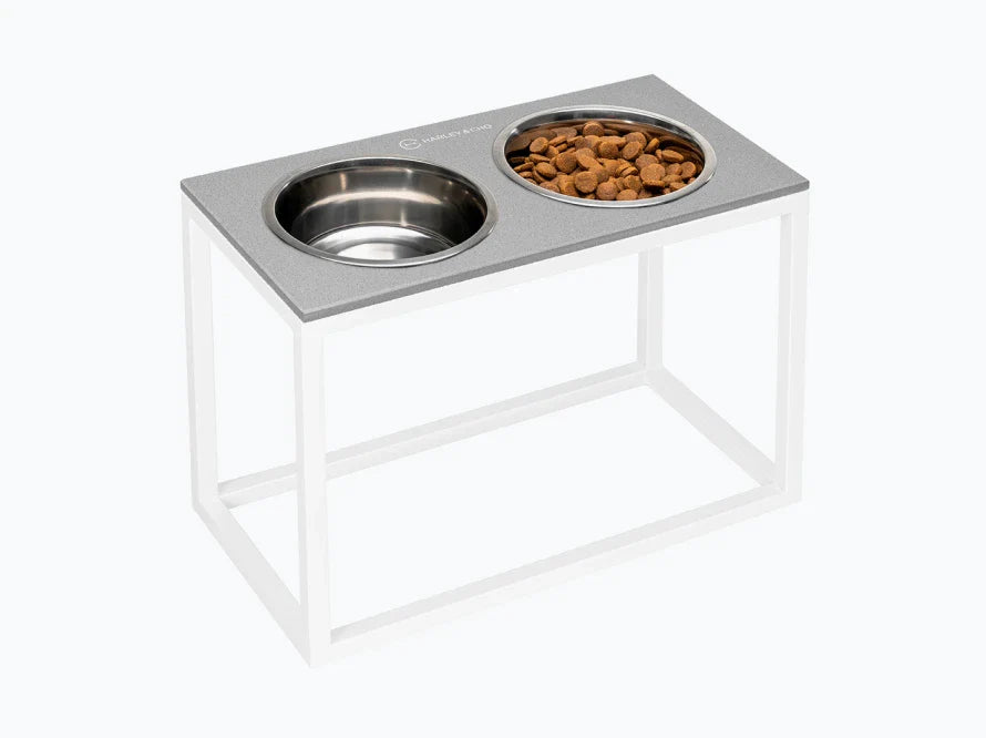 DINNER Hundenapf / Kunststein Napfständer mit zwei Edelstahlnäpfen für große und riesige Hunde / weißer Metallrahmen HARLEY & CHO