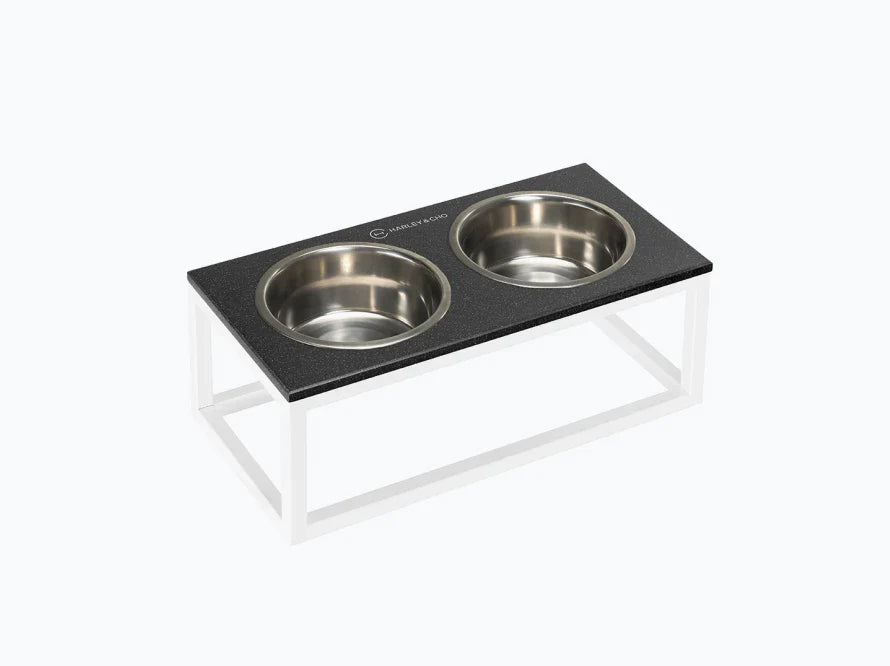DINNER Hundenapf / Kunststein Napfständer mit zwei Edelstahlnäpfen für große und riesige Hunde / weißer Metallrahmen HARLEY & CHO