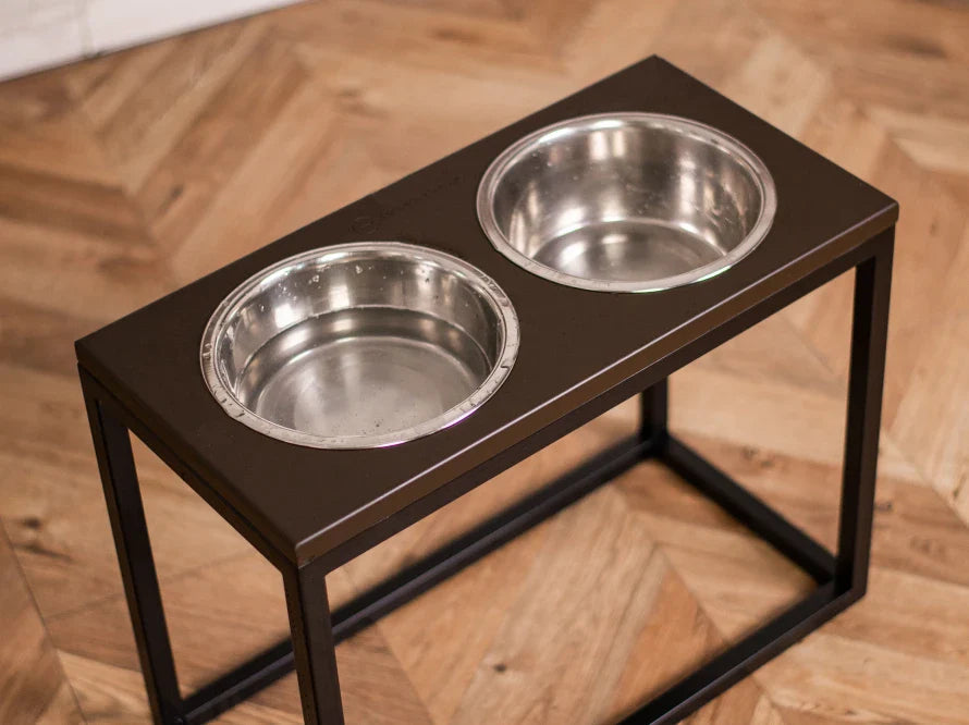 DINNER Hundenapf / Holz Napfständer mit zwei Edelstahlnäpfen für große und riesige Hunde / schwarzer Metallrahmen HARLEY & CHO