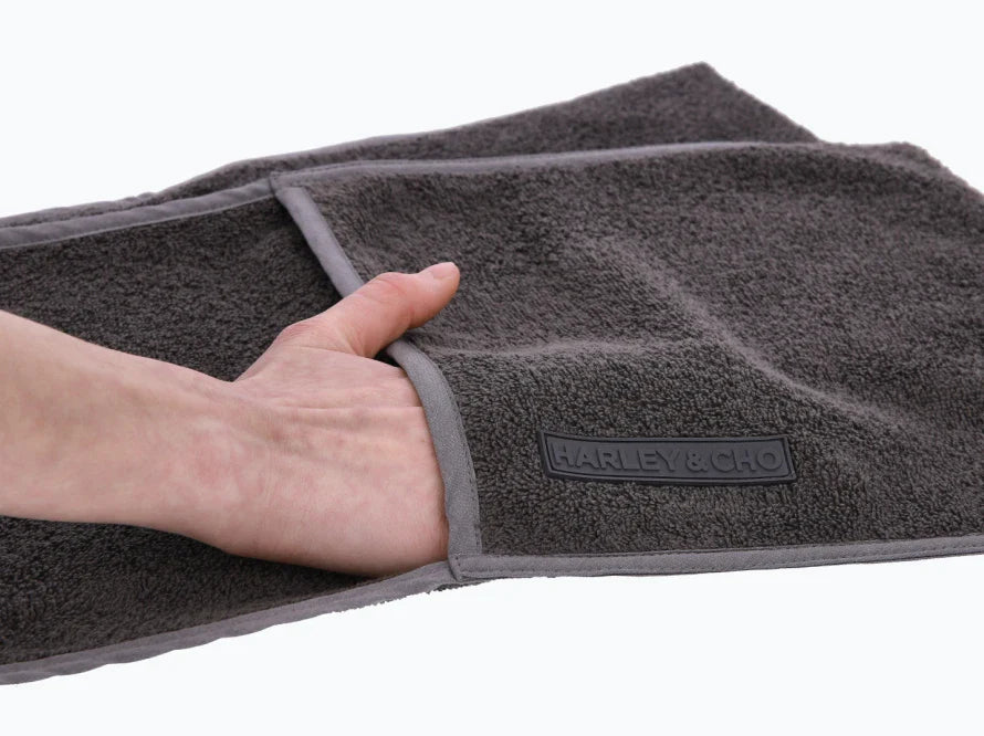 FLUFFY Hundehandtuch mit Taschen für kleine und mittelgroße Hunde / Universalgröße HARLEY & CHO