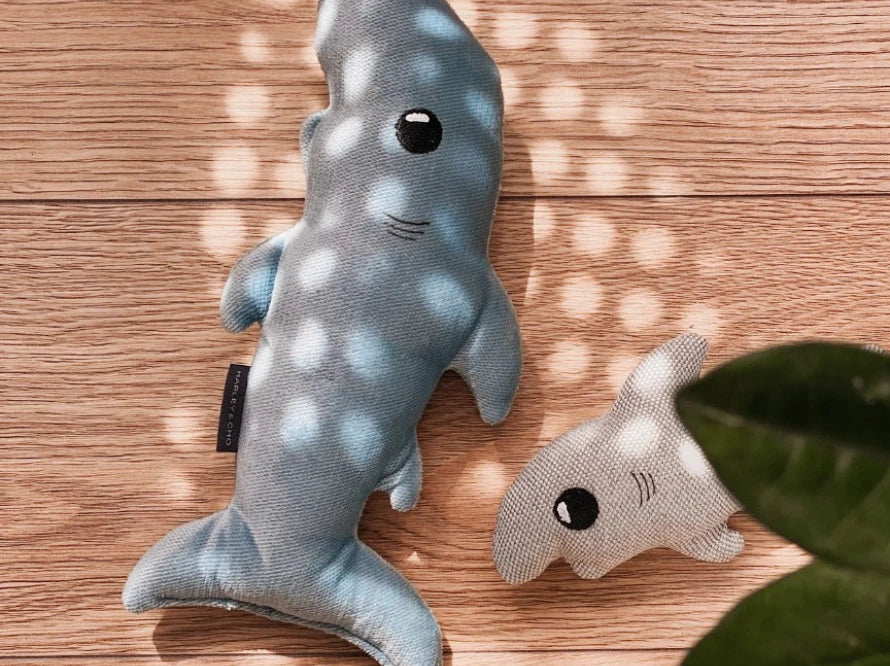 BABY SHARK Hundespielzeug / interaktives Plüschtier / sanftes Rascheln HARLEY & CHO