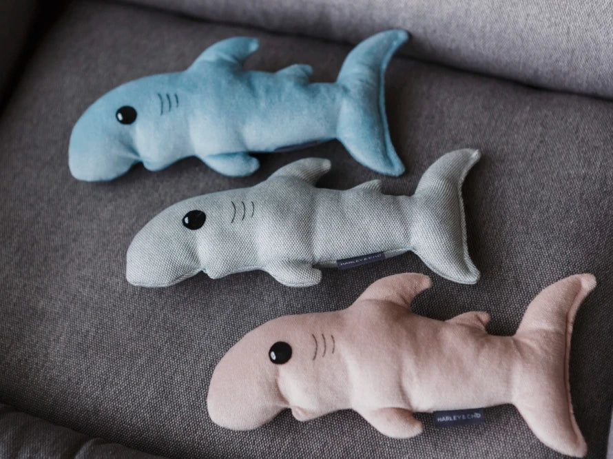 BABY SHARK Hundespielzeug / interaktives Plüschtier / sanftes Rascheln HARLEY & CHO