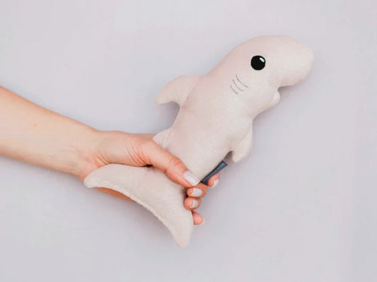 BABY SHARK Katzenspielzeug / interaktives Plüschtier / sanftes Rascheln HARLEY & CHO