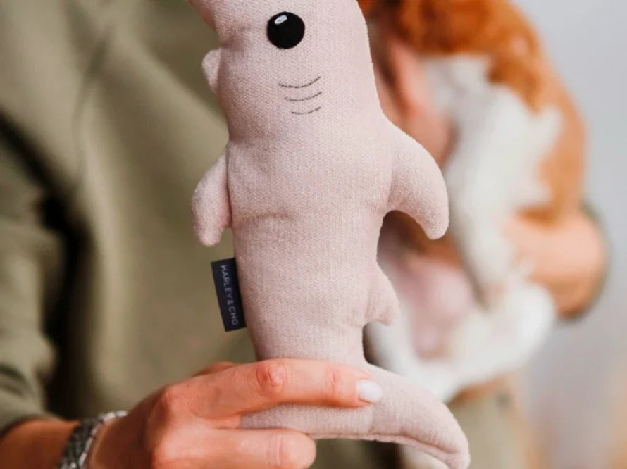 BABY SHARK Hundespielzeug / interaktives Plüschtier / sanftes Rascheln HARLEY & CHO