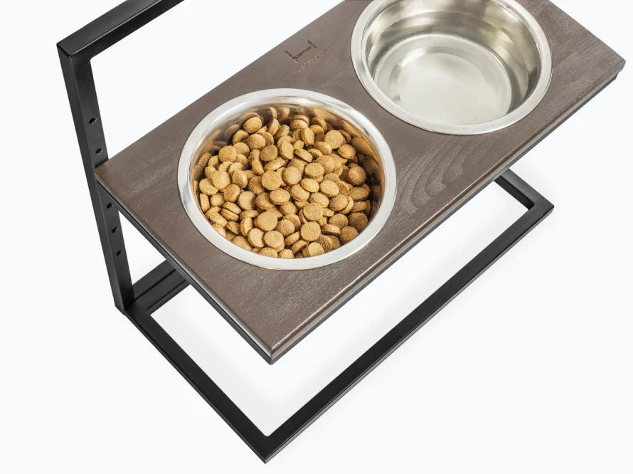 Höhenverstellbaren Hundenapf LIFT / Holz Napfständer mit zwei Edelstahlnäpfen für Hunde / schwarzer Metallrahmen HARLEY & CHO