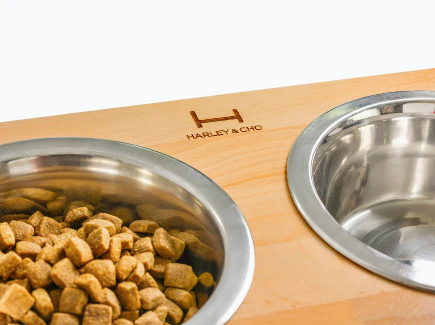 DINNER Hundenapf / Holz Napfständer mit zwei Edelstahlnäpfen für große und riesige Hunde / schwarzer Metallrahmen HARLEY & CHO