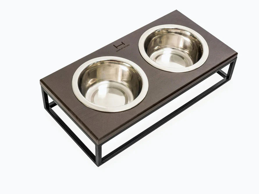 LUNCH BAR Katzennapf / Holz Napfständer mit zwei Edelstahlnäpfen für Katzen / schwarzer Metallrahmen HARLEY & CHO