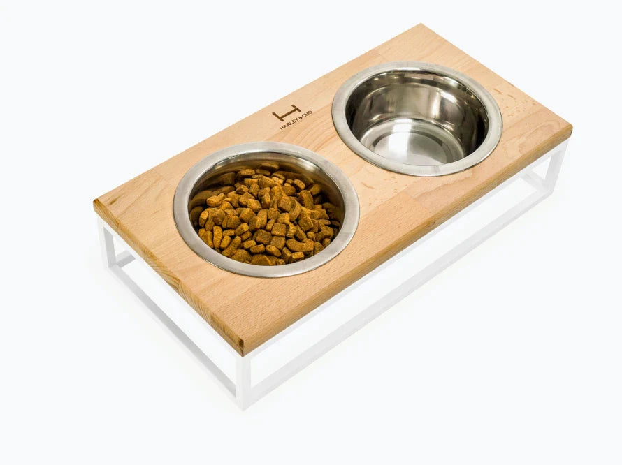 LUNCH BAR Katzennapf / Holz Napfständer mit zwei Edelstahlnäpfen für Katzen / weißer Metallrahmen HARLEY & CHO