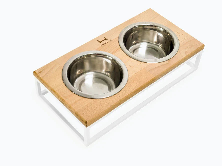 LUNCH BAR Katzennapf / Holz Napfständer mit zwei Edelstahlnäpfen für Katzen / weißer Metallrahmen HARLEY & CHO